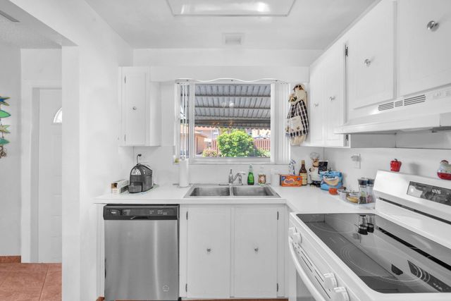 450 SE 7th Street, Dania Beach, FL 33004