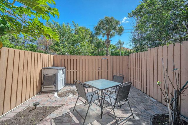 450 SE 7th Street, Dania Beach, FL 33004