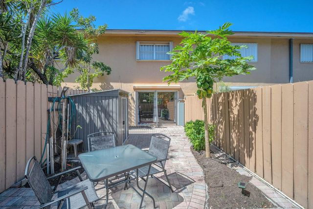 450 SE 7th Street, Dania Beach, FL 33004