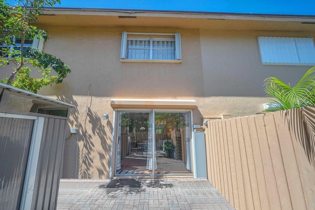 450 SE 7th Street, Dania Beach, FL 33004