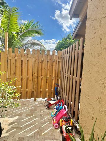 8011 SW 22nd Ct 8011, Davie, FL 33324