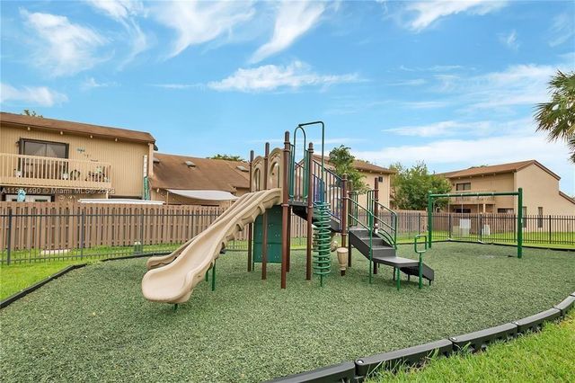 8011 SW 22nd Ct 8011, Davie, FL 33324