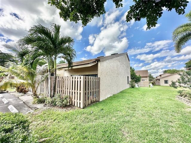 8011 SW 22nd Ct 8011, Davie, FL 33324