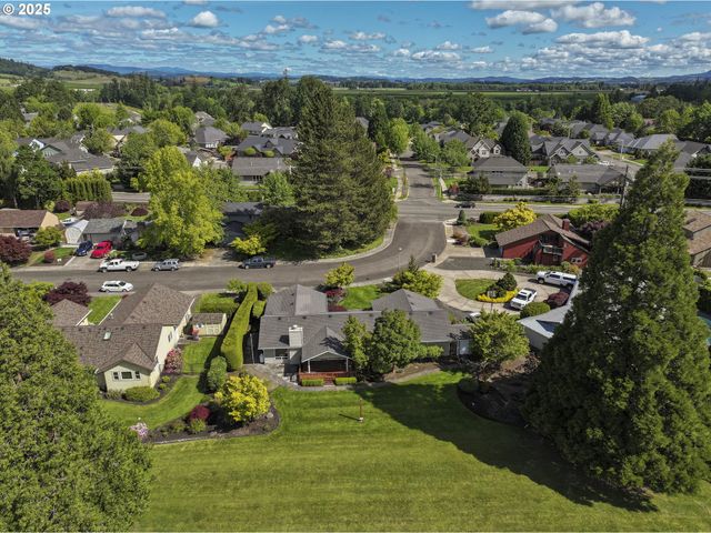 1220 Nw GREENBRIAR Pl, Mc Minnville, OR 97128