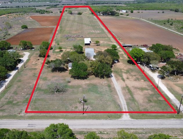 900 N Graytown Road, St Hedwig, TX 78152