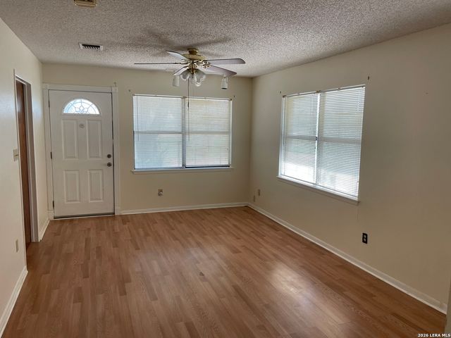 900 N Graytown Road, St Hedwig, TX 78152