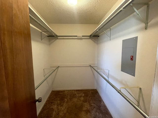 900 N Graytown Road, St Hedwig, TX 78152