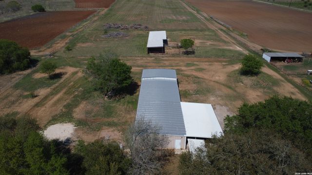 900 N Graytown Road, St Hedwig, TX 78152