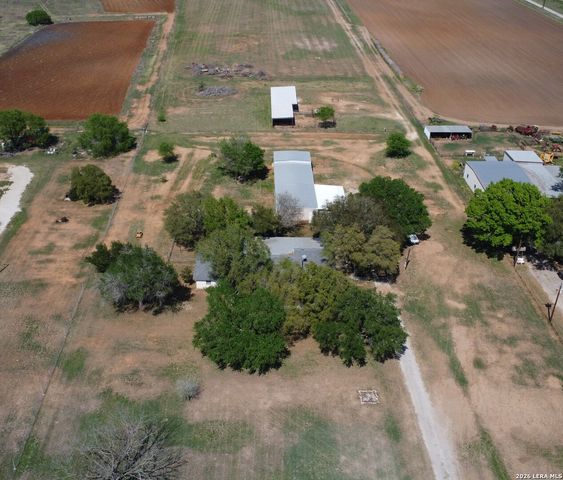 900 N Graytown Road, St Hedwig, TX 78152