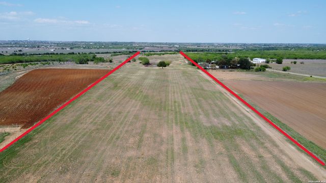 900 N Graytown Road, St Hedwig, TX 78152