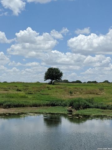 900 N Graytown Road, St Hedwig, TX 78152