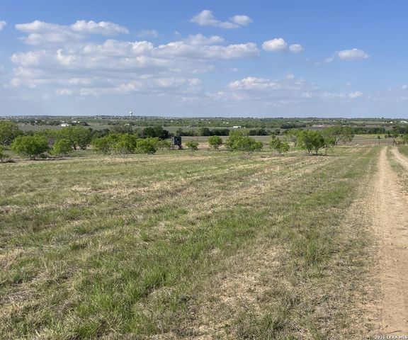 900 N Graytown Road, St Hedwig, TX 78152