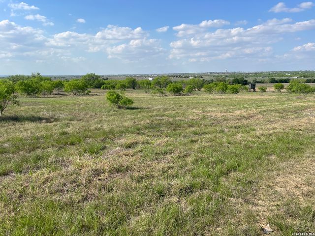 900 N Graytown Road, St Hedwig, TX 78152