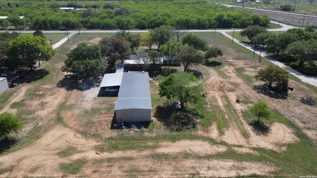 900 N Graytown Road, St Hedwig, TX 78152