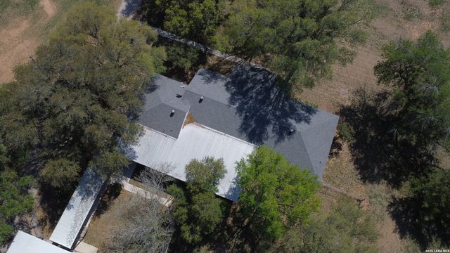 900 N Graytown Road, St Hedwig, TX 78152