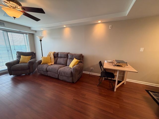 5400 Walnut Avenue 803, Downers Grove, IL 60515