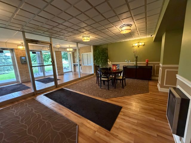 5400 Walnut Avenue 803, Downers Grove, IL 60515