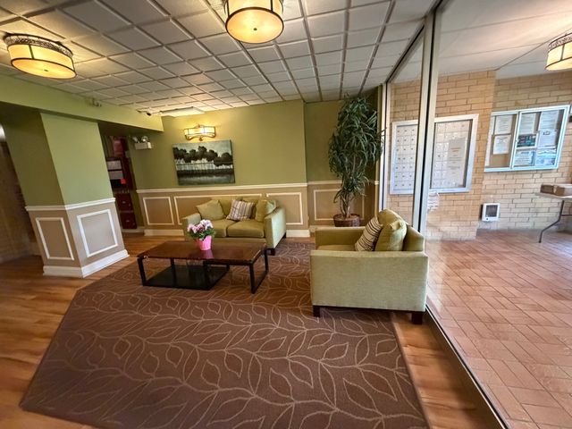 5400 Walnut Avenue 803, Downers Grove, IL 60515