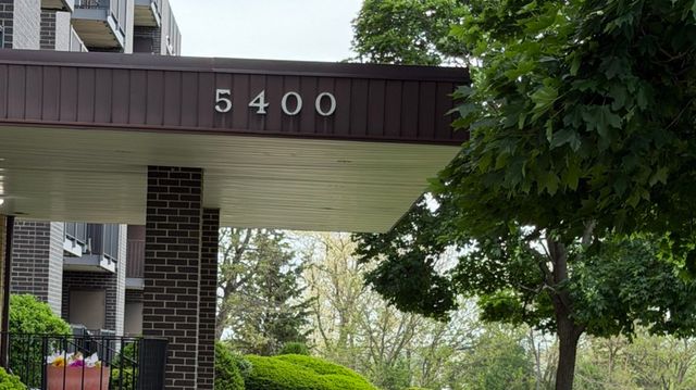 5400 Walnut Avenue 803, Downers Grove, IL 60515