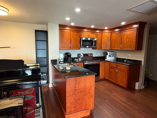 5400 Walnut Avenue 803, Downers Grove, IL 60515