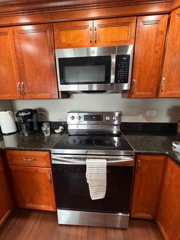 5400 Walnut Avenue 803, Downers Grove, IL 60515