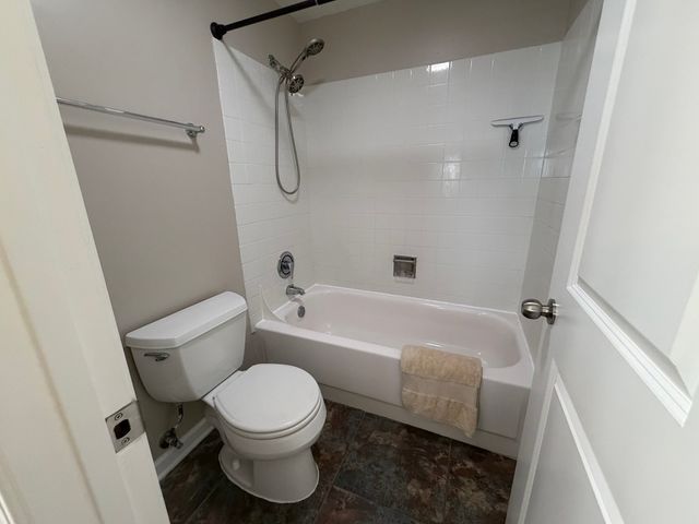 5400 Walnut Avenue 803, Downers Grove, IL 60515