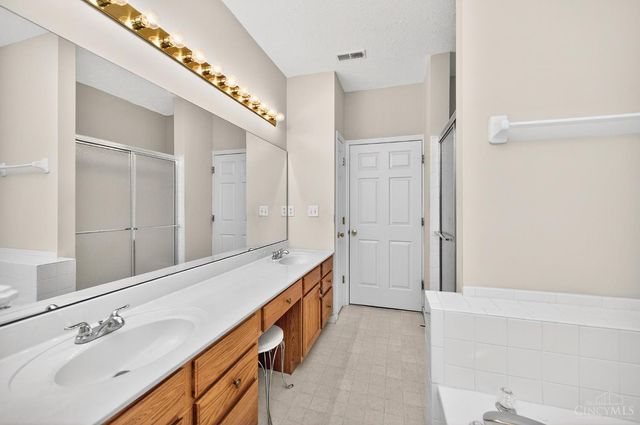 5661 Harbourside Drive, Deerfield Twp., OH 45040