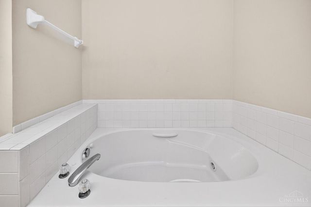 5661 Harbourside Drive, Deerfield Twp., OH 45040