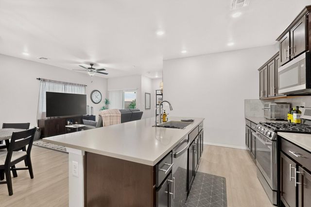 1318 Tierra Verde Loop NW, Los Lunas, NM 87031