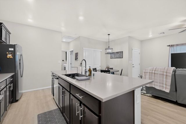 1318 Tierra Verde Loop NW, Los Lunas, NM 87031