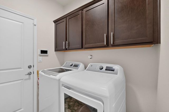 1318 Tierra Verde Loop NW, Los Lunas, NM 87031