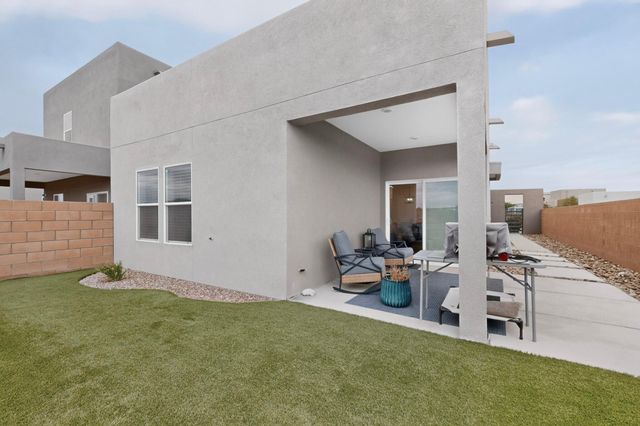 1318 Tierra Verde Loop NW, Los Lunas, NM 87031