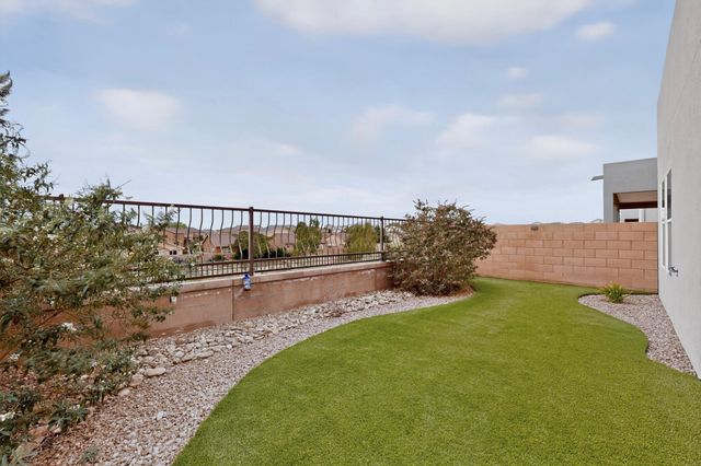 1318 Tierra Verde Loop NW, Los Lunas, NM 87031