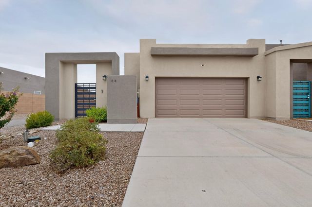 1318 Tierra Verde Loop NW, Los Lunas, NM 87031