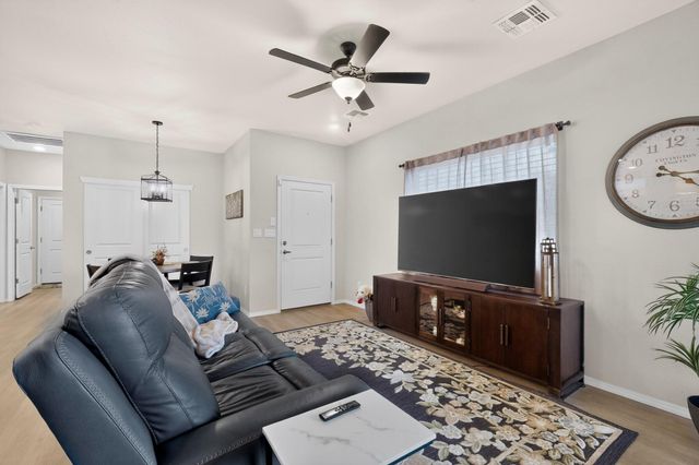 1318 Tierra Verde Loop NW, Los Lunas, NM 87031