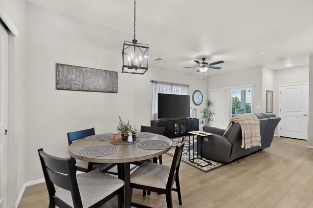 1318 Tierra Verde Loop NW, Los Lunas, NM 87031