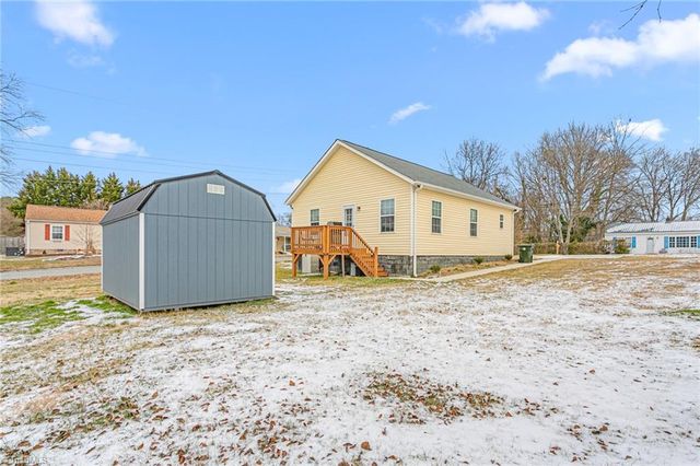 700 English Street, Thomasville, NC 27360