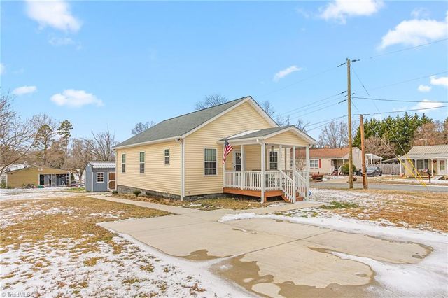 700 English Street, Thomasville, NC 27360