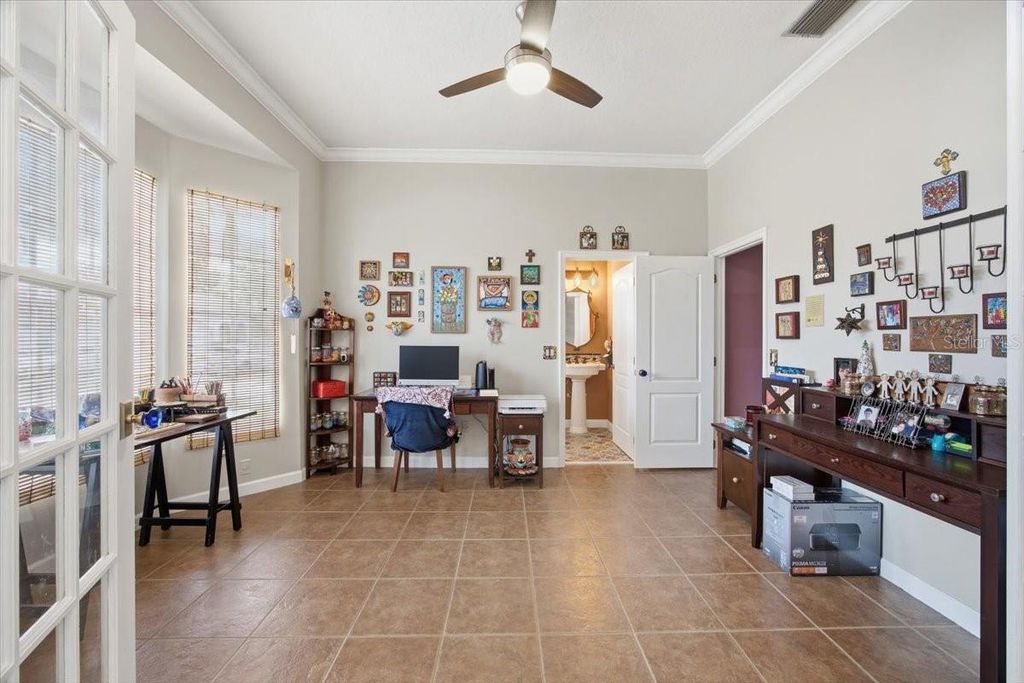 Image 8 of property listing at 3295 TIMUCUA CIRCLE, Orlando, FL 32837