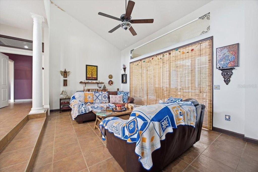 Image 10 of property listing at 3295 TIMUCUA CIRCLE, Orlando, FL 32837