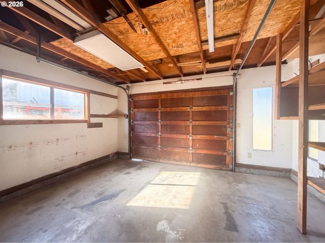 324 N 5TH St, St Helens, OR 97051