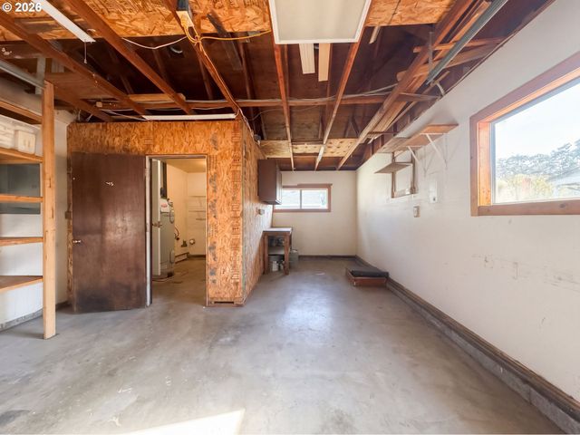 324 N 5TH St, St Helens, OR 97051