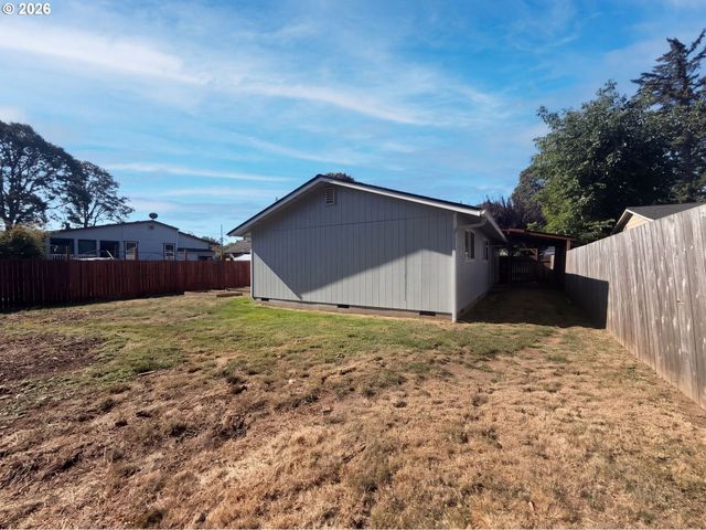 324 N 5TH St, St Helens, OR 97051