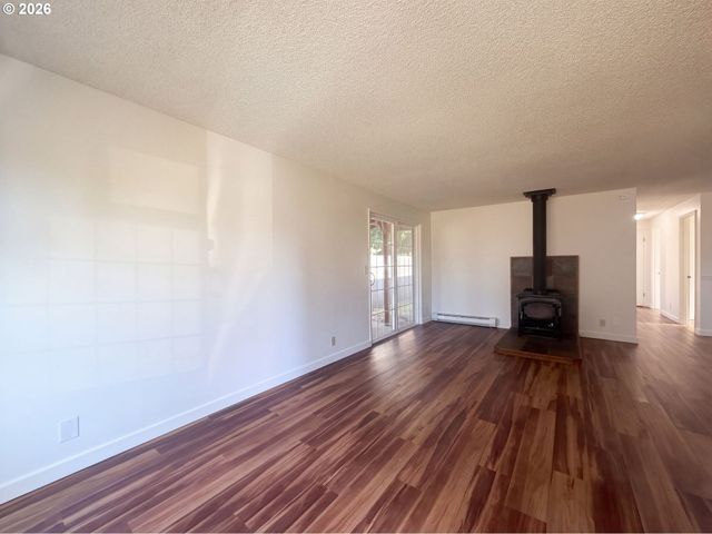 324 N 5TH St, St Helens, OR 97051