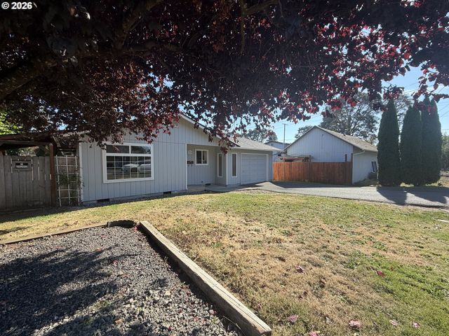 324 N 5TH St, St Helens, OR 97051