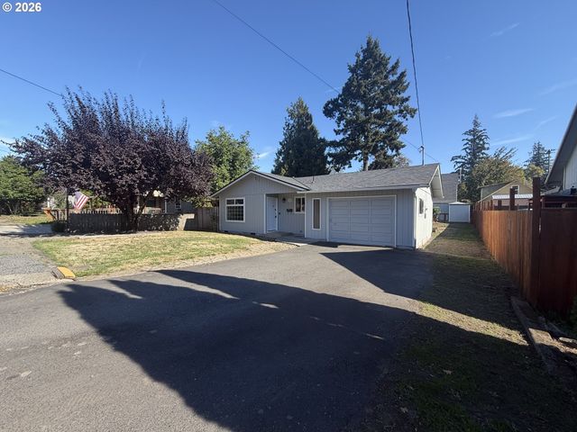 324 N 5TH St, St Helens, OR 97051