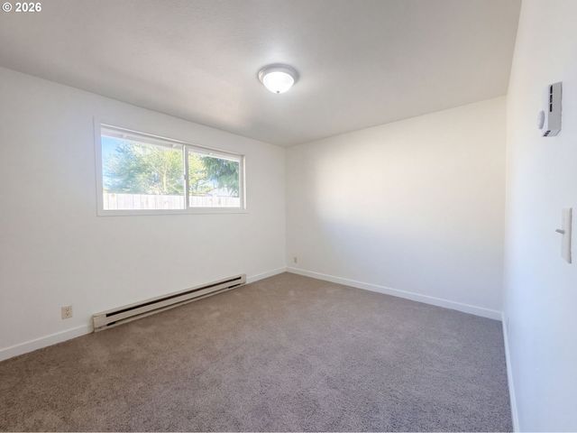 324 N 5TH St, St Helens, OR 97051