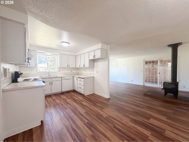 324 N 5TH St, St Helens, OR 97051