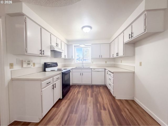 324 N 5TH St, St Helens, OR 97051
