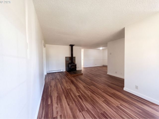 324 N 5TH St, St Helens, OR 97051